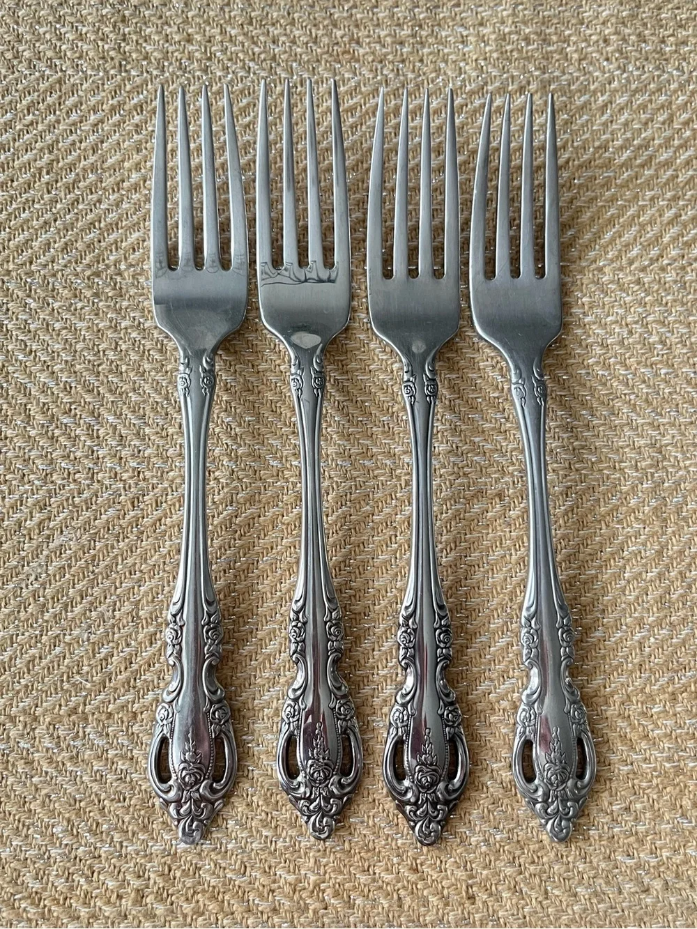 Brahms (Community Stainless) by ONEIDA SILVER Dinner Forks (4)